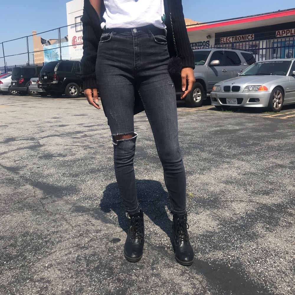 High waisted gray jeans
